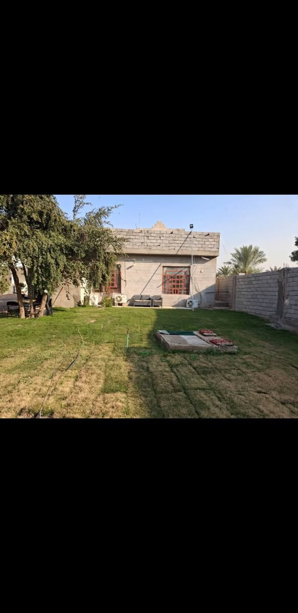 للبيع مزرعه مع بيت كامل  نص دونم  مع اثاثها درجه اولا  جاهزه للسكن بناء درجه اولا جنس الارض طابو زراعي للستفسار ***********
