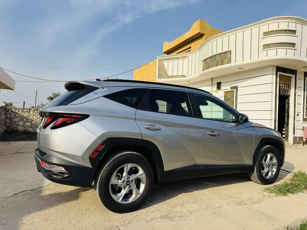 السلام عليكم للبيع توسان امريكي 2024حادثها بس بنيد معدل نفسه مكفوله من التبديل والصبغ بس البنيد ومعدل نفسه الباقي مكفول بدون ايرباك  محرك 2500 موصفات بصمه تشغيل عن بعد دخول ذكي جنطه كهرباء مانع انزلاق وضعيات قياده كامره خلفيه دخول جديد بسمي تترقم جميع المحافظات السعر183 $ وبيه مجال بسيط للاستفسار الاتصال بالرقم *********** مكان السياره بابل قرب سيطره الاثار
