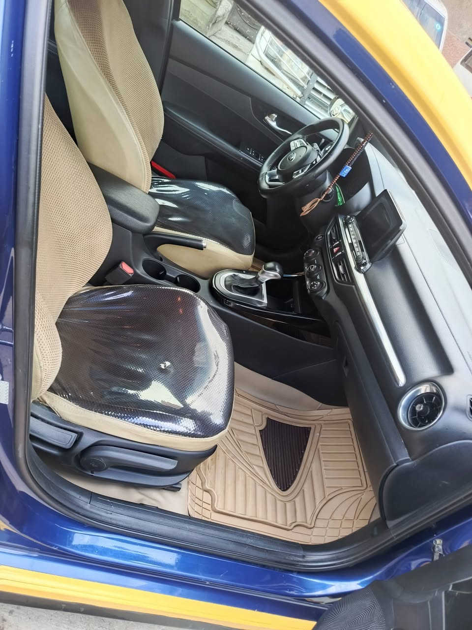 سلام عليكم فورتي 2020 جيتي لين السيارة نص فول سيارة جاهزة صبغة جديد منضومة غاز حادثة ام موضح بل الصور ماشية 100 السيارة احلى من الصور كير ايتي قبل شهر شادة رقم الهاتف *********** مكاني بغداد العسر 140, بيهة مجال حك الجية
