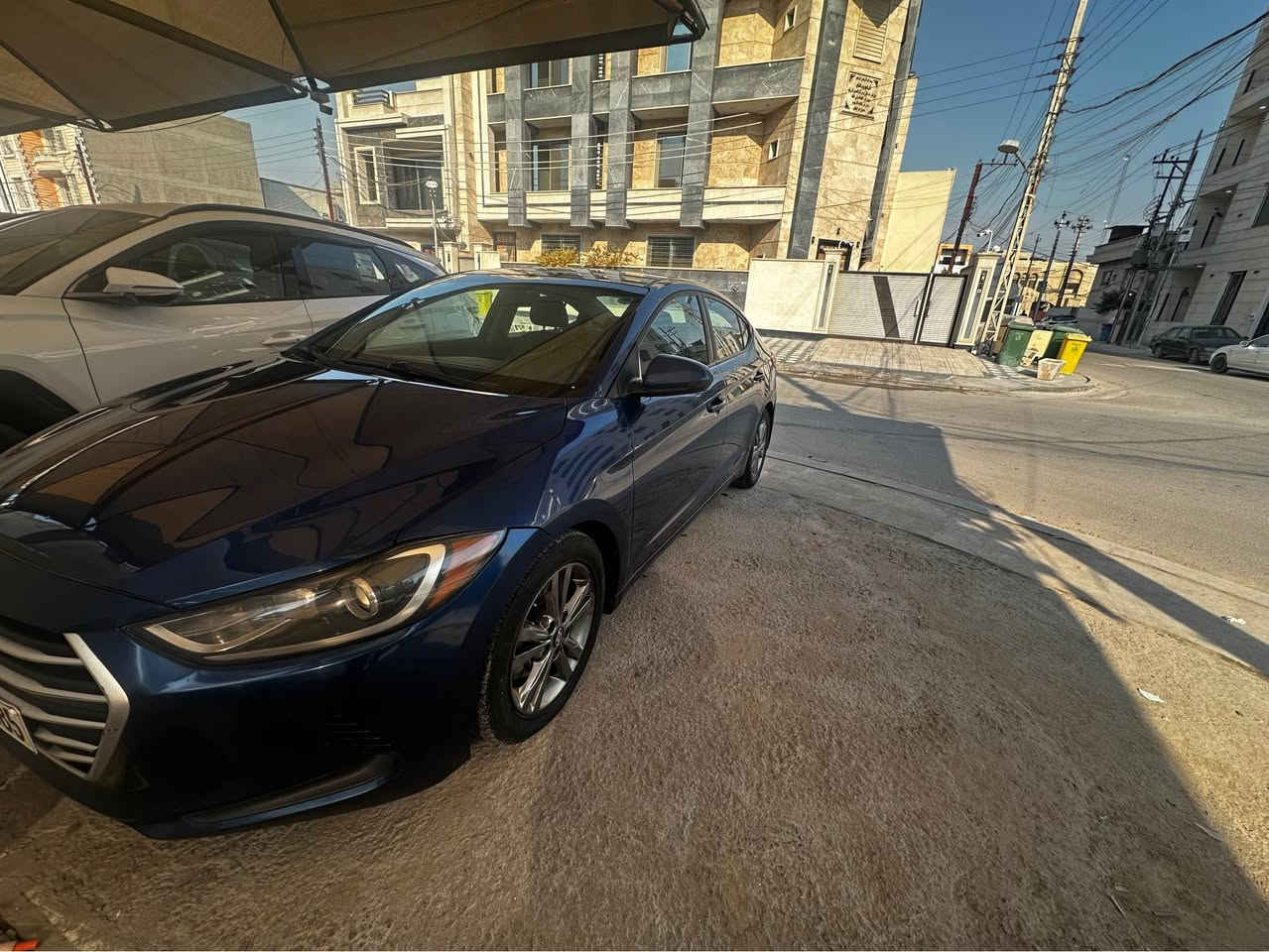 النترا 2018 وارد امريكي للبيع حادثها فقط مقدمة لبنيد معدل على البارد و بدون صبغ و بيها صبغ فقط بدون تعديل او معجون جاملغ خلفي عكس سايق ، باقي سيارة مفكول  ونظيفة جدا سيارة ماشية ٧٧ الف ميل فقط موصفات شاشة ابل كار بلي ، كامرة خلفية ، تحكم ستيرن جهتين ، رادار خلفي و نقطة عمياء ، ٣  انظمة قيادة 
السعر ١٢٦ $ وبيها مجال  سيارة باسمي و سنوية جديدة 
للتواصل *********** بغداد, العراق
