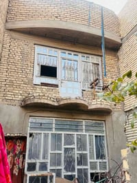 بيت بالبلديات بالصحفيين  100 متر ملك صرف طابق ونص بموقع جيد  الطابق ال...