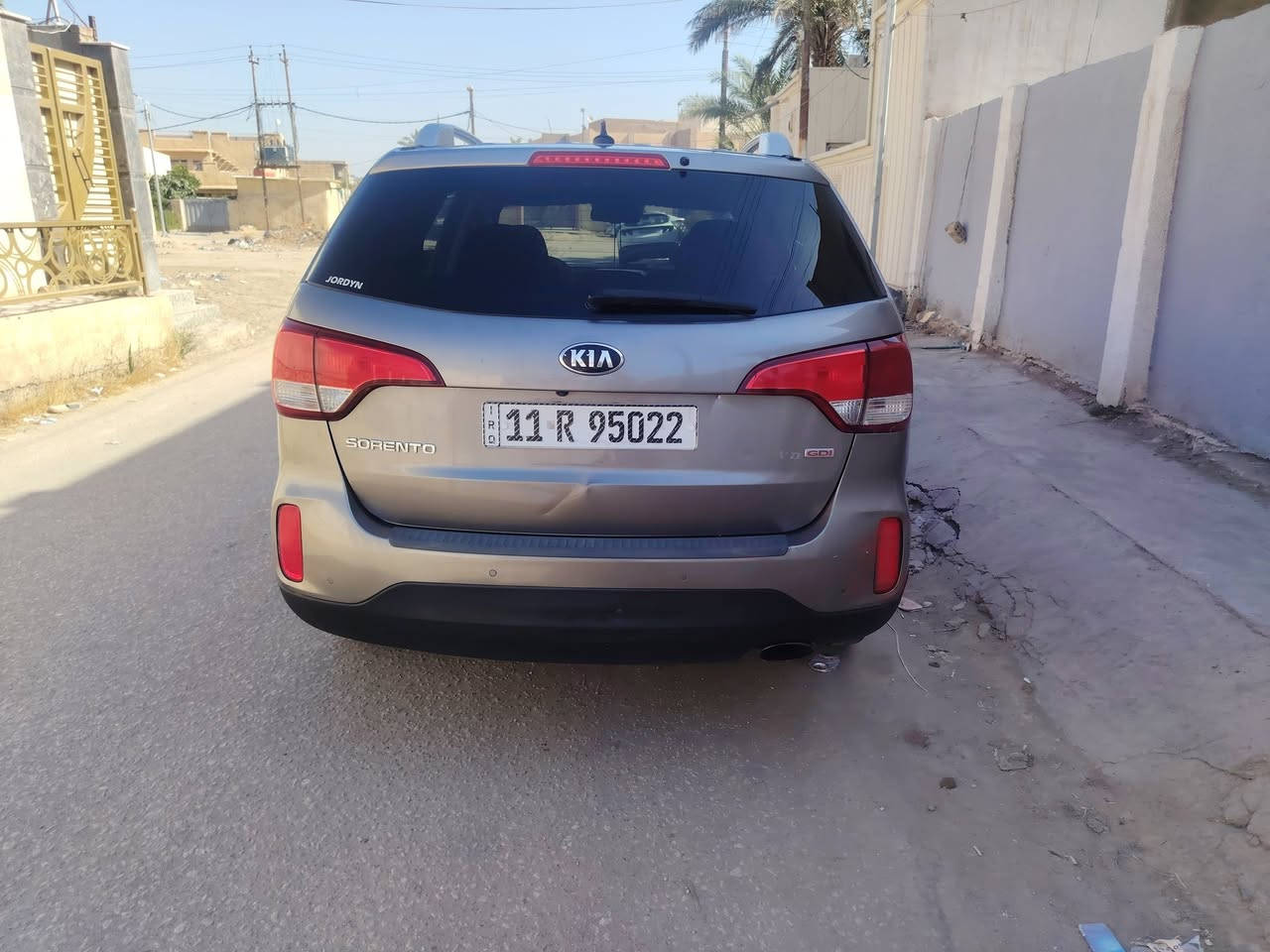 🛑 للبيع: كيا سورينتو 2014 🛑
​
​🌟 أبرز المواصفات:
​الماركة والموديل: كيا سورينتو (Kia Sorento) - الفئة Base.
​الموديل: 2014.
​المحرك: 6 سلندر، بحجم 3.3 لتر 
​ناقل الحركة: أوتوماتيك.
​العداد (المسافة المقطوعة): 168,490 ميل.
​اللوحة والسنوية: رقم بغداد، خصوصي (جاهزة للتحويل).
​✨ 
​.
​الداخلية: كشنات قماش مخمل.
​السعة: 7 مقاعد (3 قطع تبريد)،  
​الصبغ : السيارة نظيفة وبيها قطعتين صبغ فقط (الأجزاء المطلية: قطعتين) وباقي السيارة مكفول.
​💰 السعر والتفاصيل:
​السعر: [133 ورقه ] (وبيه مجال للشراي بعد المعاينة).
​المكان: [- بابل / المسيب].
​للتواصل : (اتصال أو واتساب): 📞 ***********
