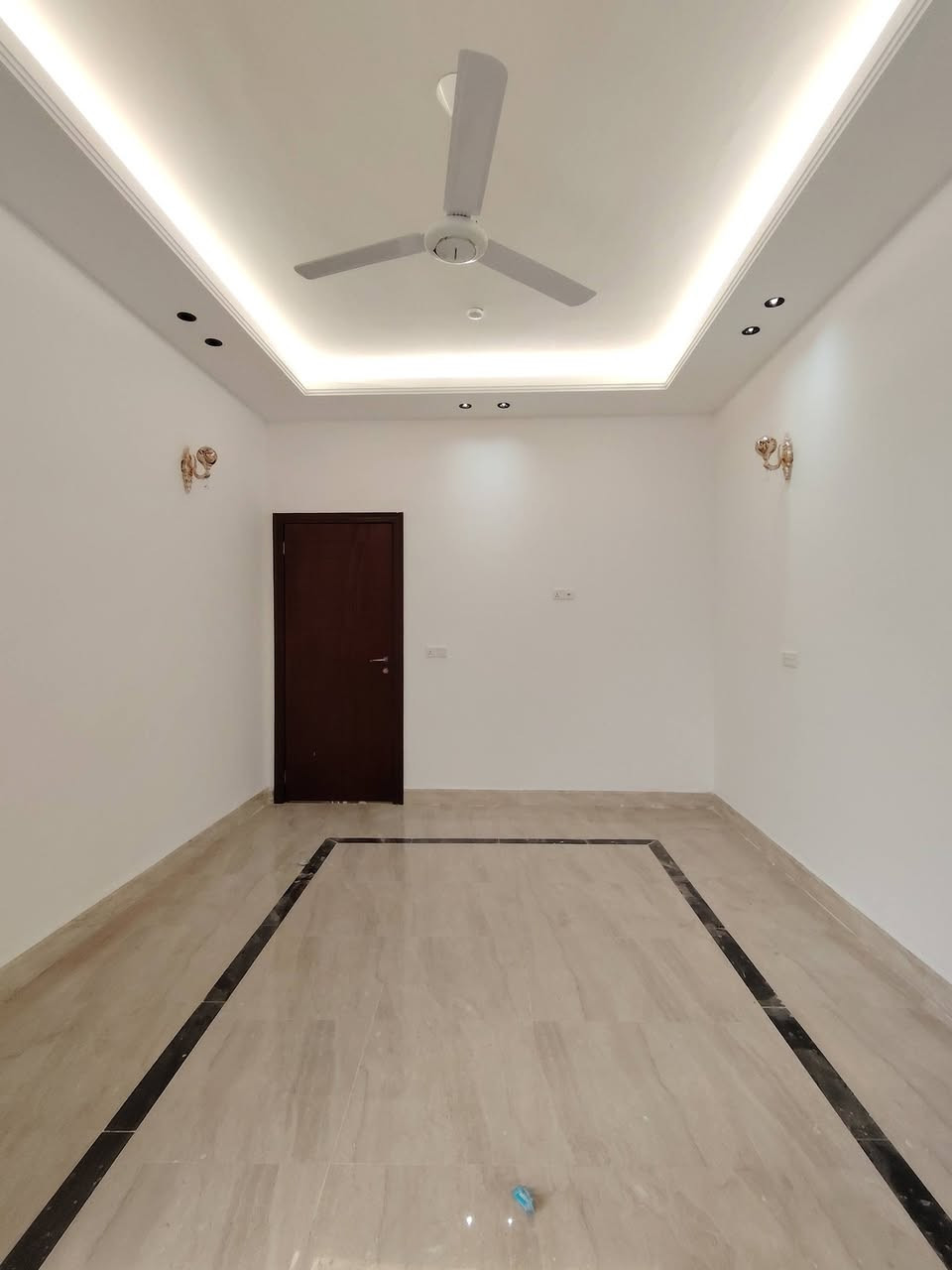 دار للبيع طابو ززاعي سند ٢٥
تحويل
الموقع نادر الاولى 
المساحة 200م
طابقين الطابق الاول غرفين نوم استقبال مطبخ كليدور مناور 2
جراج حديقة
الطابق الثاني ٣ غرف نوم واحد منهن سويت  كليدور مجمع صحيات 
للاستفسار .
اتصل بالارقام التاليه 
***********
***********
موقع المكتب حله نادر الاولى الشارع الرئيسي مقابيل دائره اتصالات بابل 
مكتب علي السلطاني للعقار
3
