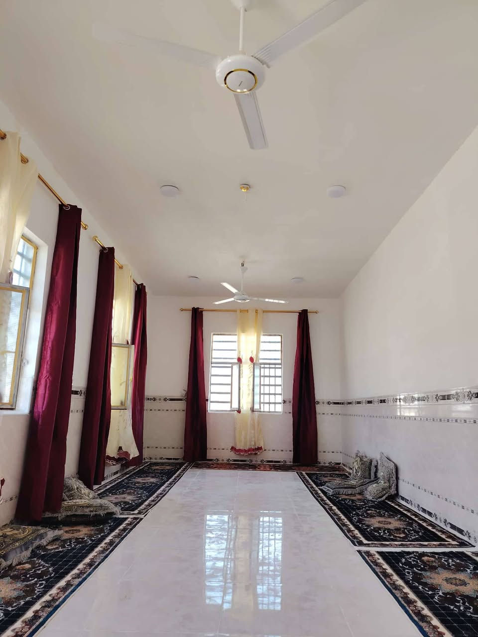 دار للبيع قرفتين وصاله ومطبخ واستقبال وصحيات داخل وخارج بناء طابوك جديد دواخل فول خدمات كامله خلف الحسينيات عمود 436 شراي يتصل ***********
