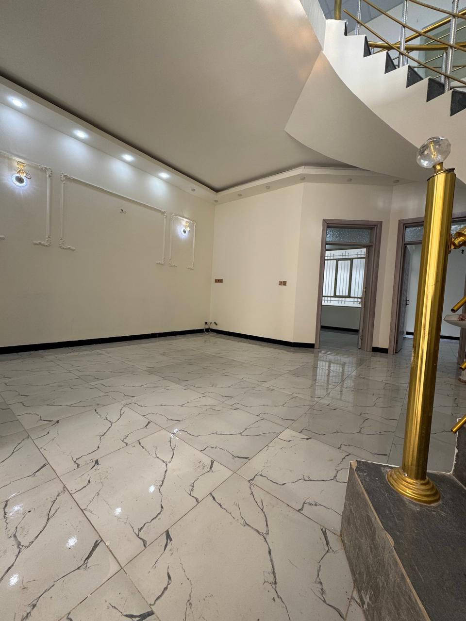 #للبيع
#مشتمل
150متر  5 غرف نوم 3حمامات استقبال موزع مطبخ السقف  جبسآ بورد و المطبخ شغل درجه اولى شارع تبليط 
الموقع سامراء دوانم المعمل 
#للاسفسار مراجعه عقارات الحاج عماد اللمعه
***********
