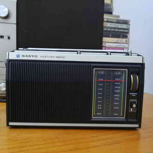 تحفه من نوادر اجهزه يابانيه
سانيو RP7410
انتاج اليابان 1970
جهاز نقص كارتون 
جهاز موجتين FM AM 
سحب ونقاوه صوت جدا قوي 
يعمل كهرباء مباشر وبطاريات 4 حجم وسط 
الاستفسار مراسلة الصفحه 
أو الاتصال***********
