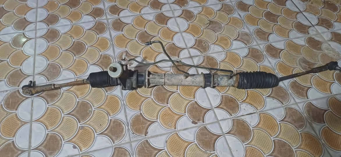 السلام عليكم اغراض نيسان بريميرا كلها نظيفه اليحتاج يتصل*********** او ***********
