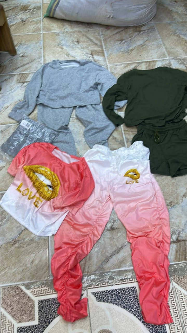 عندي تصفيه ملابس 49بطرون قطعة 
32دشاشده قطعة 
رداء 84قطعة 
تراك انواع 80قطعة 
مجموعة 236قطعة ابيعهن شلعة وحده
كله باالجيس واجمل من تصوير


**إذا كنت صاحب هذا الإعلان وتريد حذفه لأي سبب، رجاءا أرسل رسالة إلى الدعم الفني**