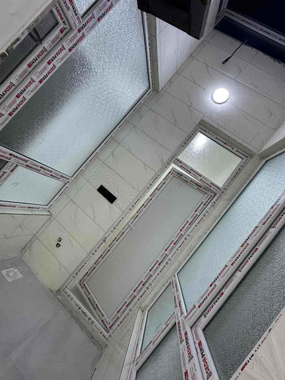 دارلبيع ١٠٠متر مربع فول مواصفات سقف مغربي فول كاشي كركوك دروازة على طريق سليمانيه فرع مقر كوران موبايل 
 ***********اسيا كورك***********البيت جديد صفرمامسكون بيه البيت بيه غرفتين نوم استقبال مطبخ صحيات كراجي مطبخ حار
