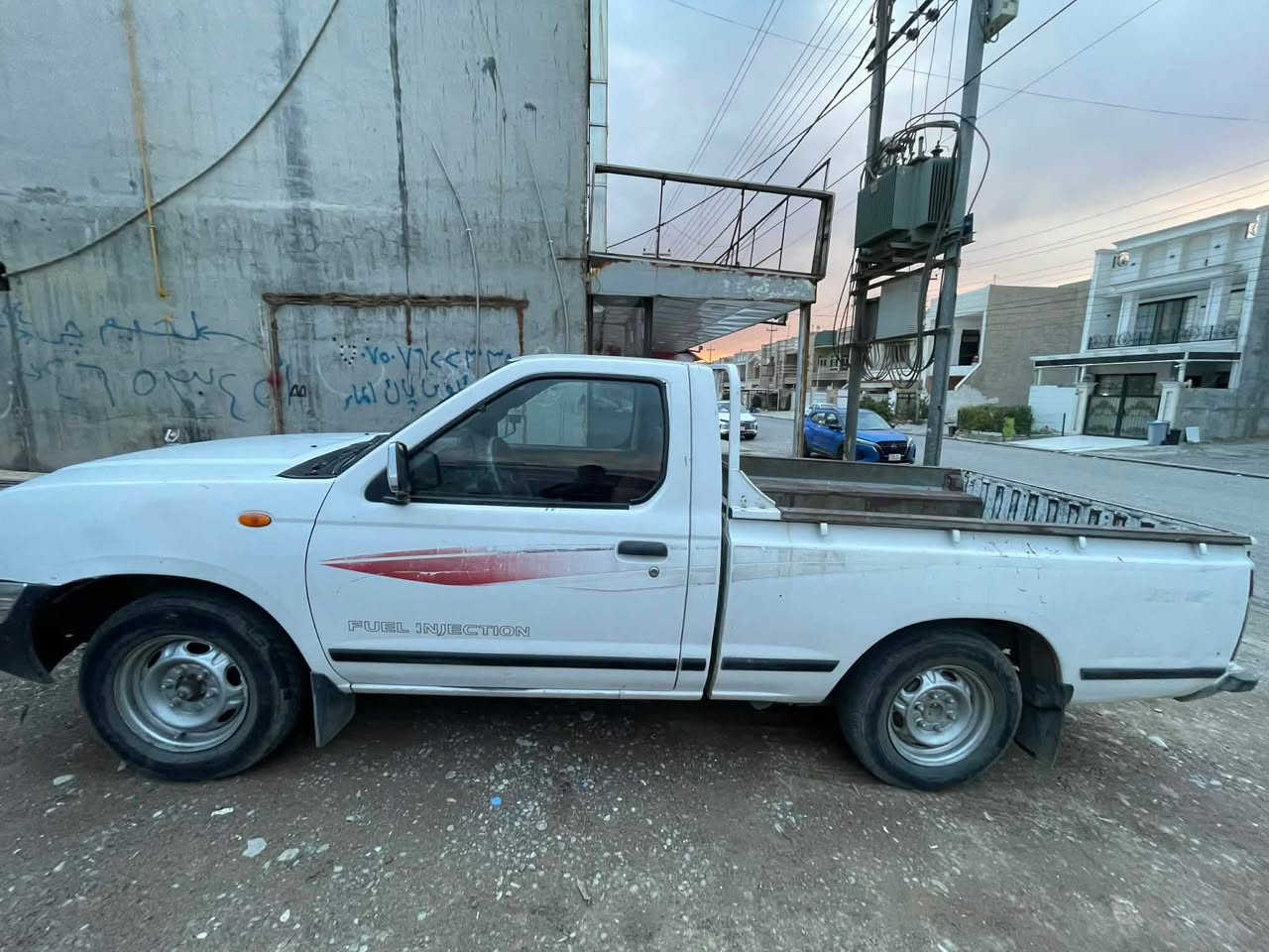 پیکەب نیسان ٢٠٠٨ فەلاحی 
سیارەکە بێ سبغە بەس هەندەک جێی سبوغی هەردایە و قەپ و قۆپی لەرسمەکاندا دیارە
سەنەوی بەسەرچوە
مەکینەی بنی کرایتەوە سەرف و بوخاری نیە بوشەرت
گێڕی بەشەرت
*********** أربيل, العراق
