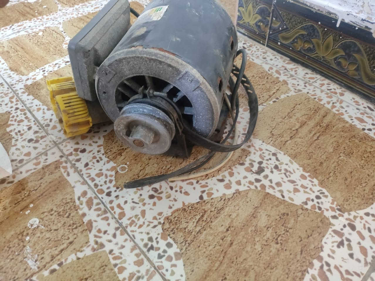 المبرده كلش نضيفه حجم 1 ونص البارحه بدلتلها ليف سعرها 100 قفل .. الماطور هم للبيع قيم واخذ طبعا شغال


**إذا كنت صاحب هذا الإعلان وتريد حذفه لأي سبب، رجاءا أرسل رسالة إلى الدعم الفني**