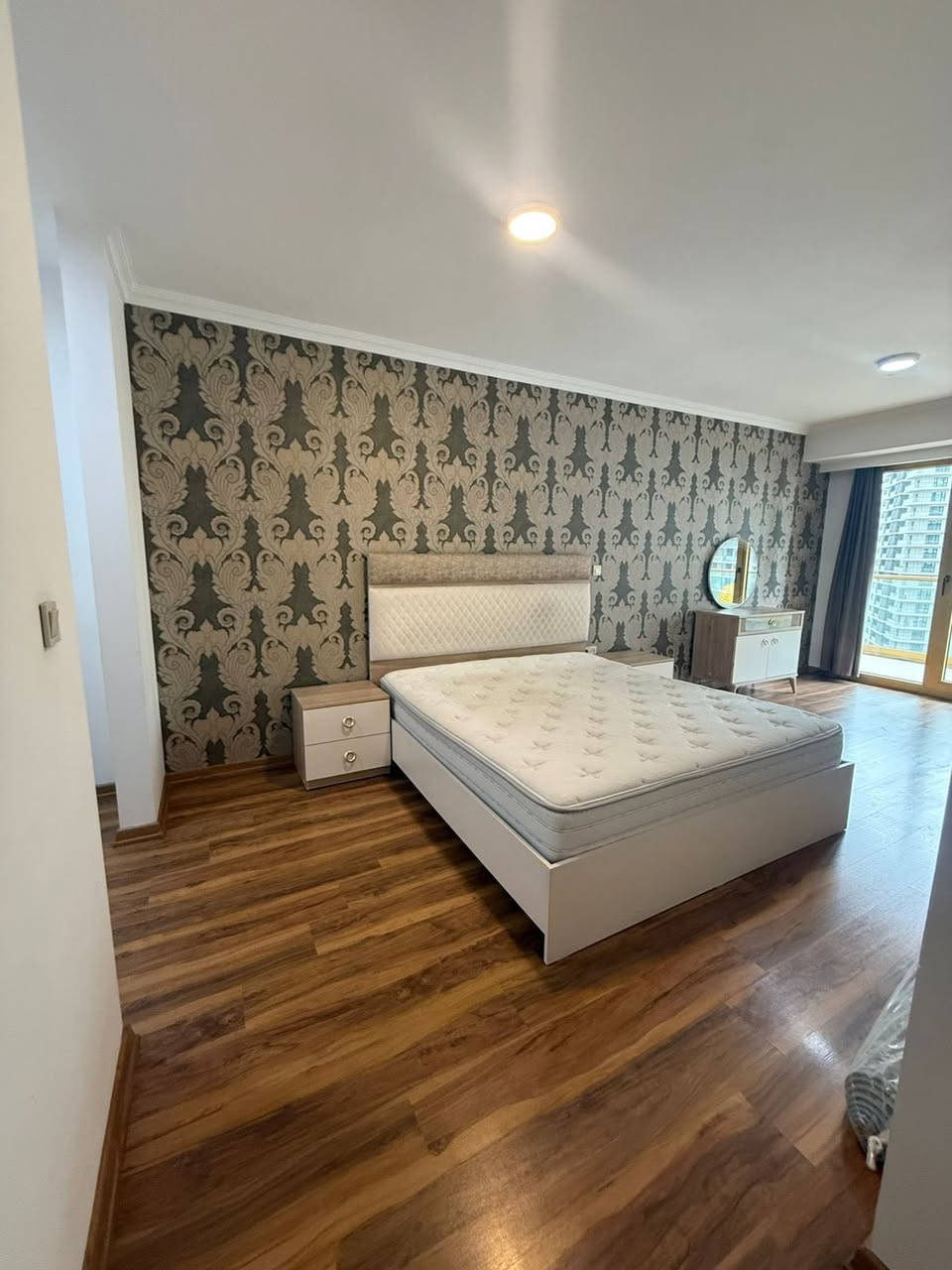 للبيع او للإيجار 

.شقة مؤثثة 

.مؤثث 

.سعر الايجار 

.مكانها اربيل 
مجمع رؤيا تاورز 

.غرفة 3 
.صالة
.مطبخ 
.حمام 3 
.طابق 29
.مساحه "٢٢٠م
.واجه داخلي 

للأستفسار اكثر التواصل واتس اب 
:***********
:***********
