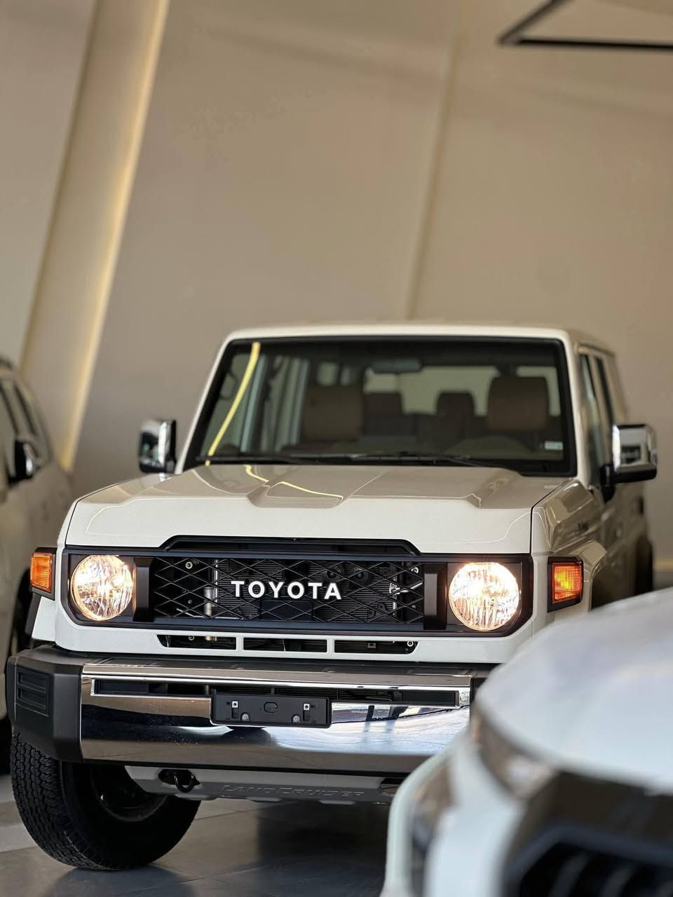 نويكار أوتو لتجارة السيارات في اربيل 
Nwekar Auto 
تيوتا لاندكروزر LX موديل 2025
مواصفات 💯
تتميز بقوة هجينة 
محركة 6 V
ناقل حركة 10 سرعات 
نظام دفع رباعي متطور 
ميزات سلامة 
مراقبة النقاط العمياء 
تثبيت سرعة 
بريك كهرباء 
قدرات على الطرق الوعرة بفضل ارتفاعها عن الأرض 
ميزات راحة المقاعد الجلدية 
(3)سنوات ضمان 
(4 )سنوات صيانة المجانية

‏Nwekar Auto - نوێکار ئۆتۆ - نويكار لتجارة السيارات
 ***********
***********
***********
***********
#اربيل #معارض #العراق #لاندكروز #بغداد #سليمانيه #سيارات #عرض #هايبرد #بغداد #اربيل #النجف #البصرة #موصل #ديالى #كركوك #سلميانية #ضمان #صفر #شركة #تويوتا #كروس #ياباني #صيانية #مجانية #معارض #SAS
#ساز ‏‎ ‏
