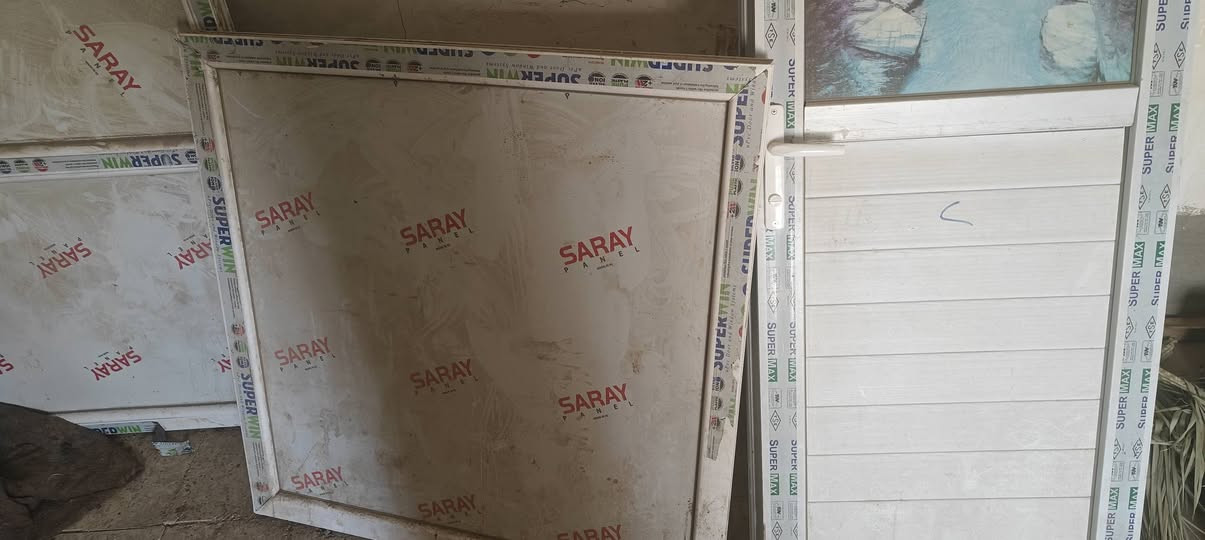 السلام عليكم قواطع pvc شغل درجه اولى غير مستخدم قياس متر في متر ركنين وقبق بسعر مناسب جدا ***********
