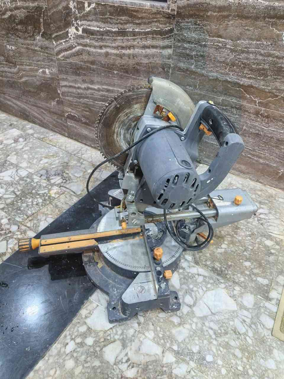 للبيع استخدام قليل كلش مولده +كتر كهربائي 
‏‪***********‬‏
