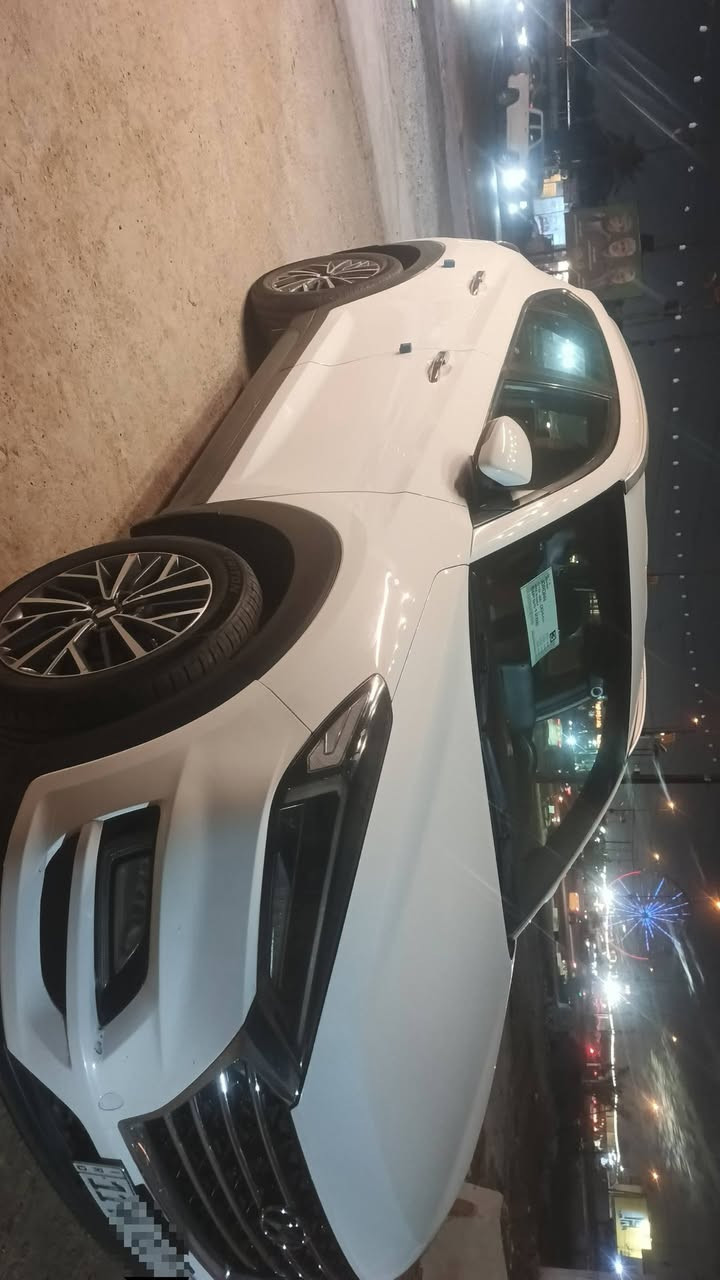 سلام عليكم توسان موديل ١٩ رقم بغداد باسمي مكفولة من الصبغ وبارد فول مواصفات عدا بنراما 5 عدسات كراسي كهربائي داخل صاج تحكمات ستيرن جهتين بصمات ابواب بصمه سويچ بصمتين سياره بيه ماشيه ٧٥ شرط وبعد بيه مواصفات سعر ١٩٨ وبيه مجال قليل *********** ‏‪***********‬‏
