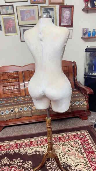 ملكان نحت السعر 90 الف 
مكان بغداد الحرية 
***********
