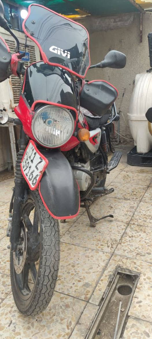 سلام عليكم دراجة بوكسر للبيع مناقصه شي كامله بسمي مكينه لاتنقيص لاتبخير سعر مليونين وبيه مجال***********
