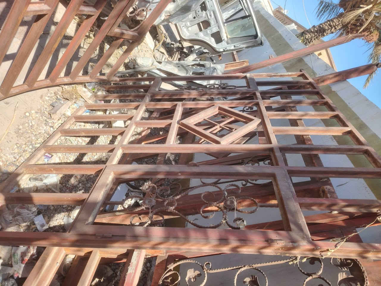 شبابيك بيت كامل للبيع
المكان كميت ***********
