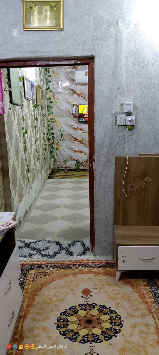 السلام عليكم بيت تجاوز في الزعفرانيه محله 950 للبيع قرب اسواق حمودي 25مليون وبيه مجال علمن البيت تشجير ومرقم ***********
