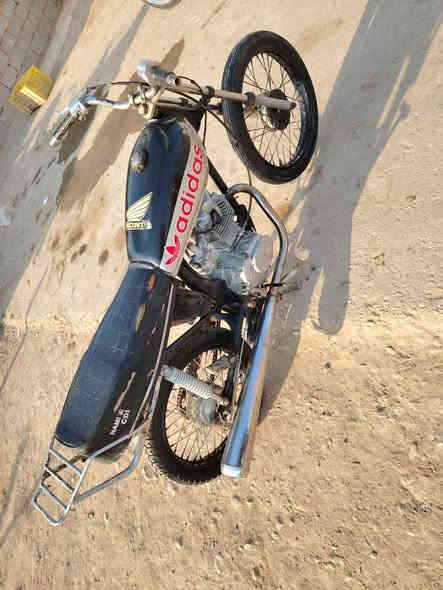 السلام علیکم دراجه للبيع كلك كلك لا تدخين ولا چبن دراجه نگره سلولي يخبل مكاني كحلاء ناحية بني هاشم السعر 300وبيها مجال رقمي ***********
