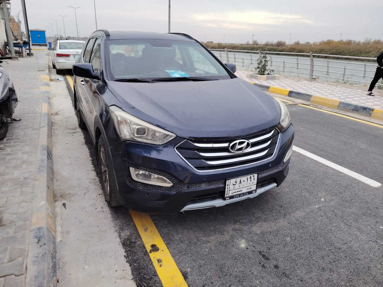 السلام عليكم 
سنتافي fe سبورت مديل ٢٠١٦ مكينه ٤ سلندر ٢٤٠٠ مكينه و كير تدفئة تبريد كفالة  تحكم كشن كهربائي سيارة لون نيلي لون حلو.. بيها قطعتين سعر ١٤٠ بيها مجال قليل ***********
