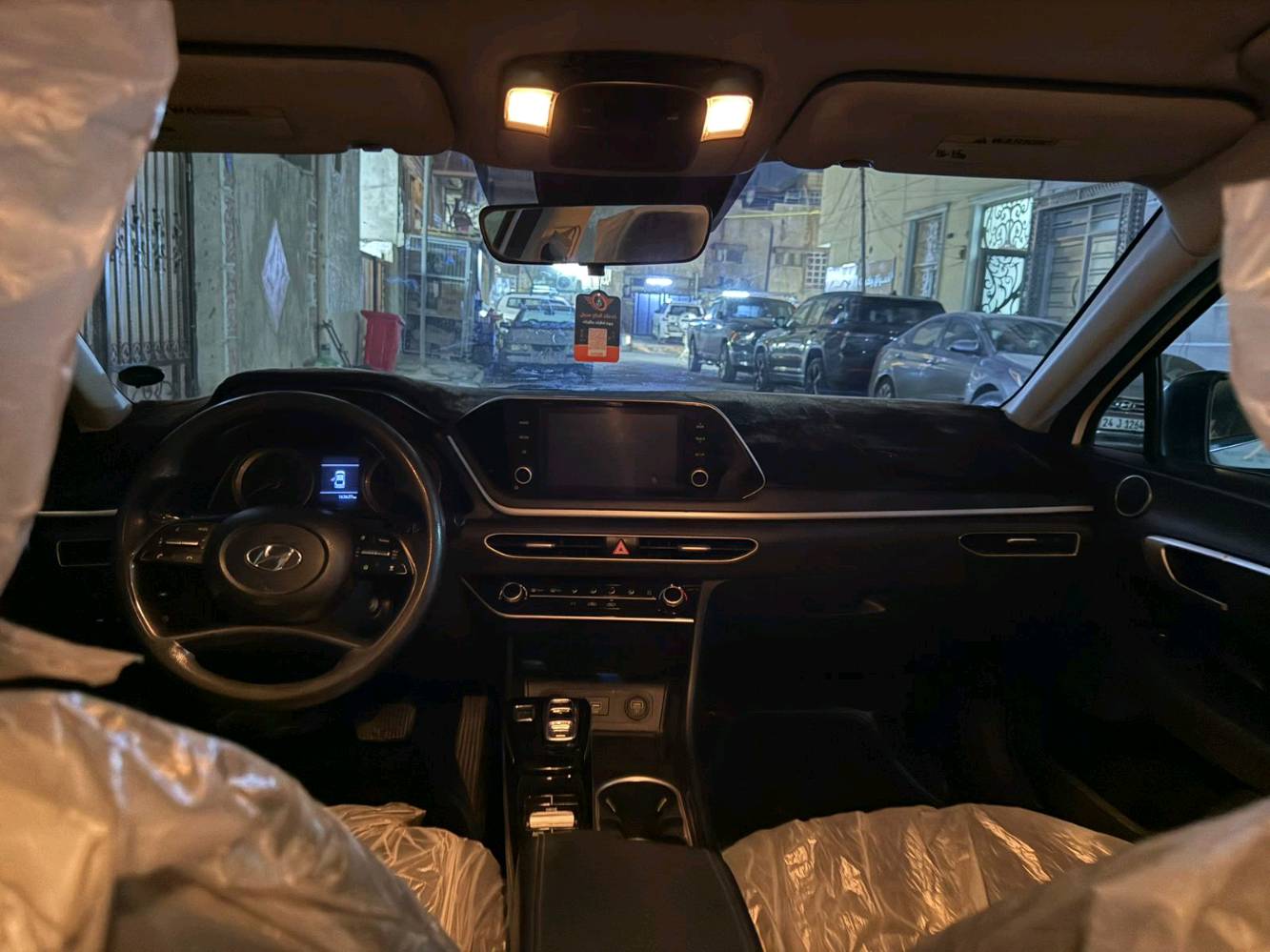 سوناتا موديل 2020 محرك 2500 رقم أرييل بأسم البائع وارد امريكي كلين مكفوله من الضرر والغرق جديده كلش ع وضع الشركه برغي مامفتوح بيها ماشي99 الف ميل بغداد شارع فلسطين مكان السياره 