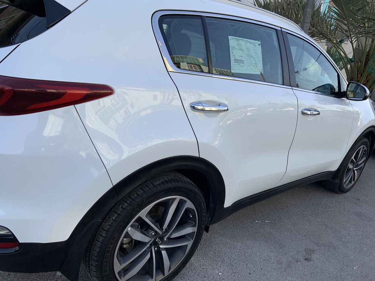 🔥 للبيع – كيا سبورتاج خليجي 🔥
📍 استلام شركة
🚗 الموديل: 2020
🎨 اللون: أبيض صدفي
رقم￼ بغداد
⚙️ المواصفات:
محرك 2000 سي سي (DOHC)
إشارات بالمرايا
حساسات أمامي وخلفي
مثبت سرعة
بلوتوث
ويل قياس 19
قطعتين تبريد
تحكم بوضعية القيادة
كشنات مخمل وجلد مغلفة نايلون ع وضعية الشركة
تخم تايرات جديد
تغليف أرضية السيارة والصندوق جلد
الكشنات مغلفة درشمة ماركة ولفت
📊 الحالة:
✨ عداد المشي : فقط 47,600 كم
✨ استخدام خفيف وحالة ممتازة
🛢️ العناية بالمحرك:
استخدام بنزين محسن فقط
استخدام زيت (XADO Black Edition) حصراً
💪 الحالة الميكانيكية:
المحرك بحالة ممتازة ومكفول
منظومة التبريد بحالة ممتازة ومكفولة
📝 ملاحظات :
(تعديل ع البارد  خفيف+ شخوط سطحية+تبديل قطعة الجاملغ بقطعة أصلية بلادي مطابق والقطعة المتضررة موضحة السونار +  الصور
ملاحظة /السيارة اني مستلمه زيرو من الشركة
صورة الجاملغ قبل التبديل مرفقة مع الصور
السعر ١٨$ وبي مجال ان شاء الله
التواصل ع الخاص


**إذا كنت صاحب هذا الإعلان وتريد حذفه لأي سبب، رجاءا أرسل رسالة إلى الدعم الفني**