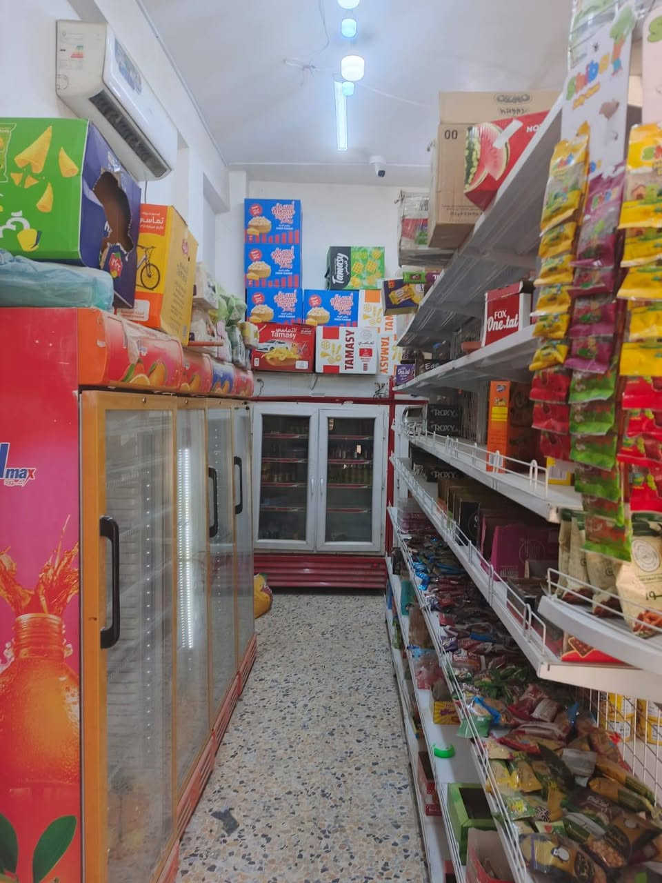 اسواق للبيع المساحه٧٠متر
بيها برادات ابو التك 4 وابو الاثنين 3
وبطحيات4 وبيها عارضة براد مال حلويات1
سلات جباس4
بيها سستم8كاميرات وشاشه وياهن ونت وبيها تانكي ماء،ارو
بيها سبالت واحد منهن ابو طنين واكو ابو ثلاث طن 
واكو رفوف وعارضه جكاير وهواي بيها بعد شغلات
عنوانها  البوبيات عامود45 تجاريه وبصفها مخبز قريبه جدا ع الولايه
الاسواق خير من الله بس يرادلها واحد متفرغ واني عندي ضرف اريد ابيع ويرادلها مسواك 
ايجارها300بلشهر ووارده 450
وسعرها بلكامل٩وبي مجال
للتواصل ***********
