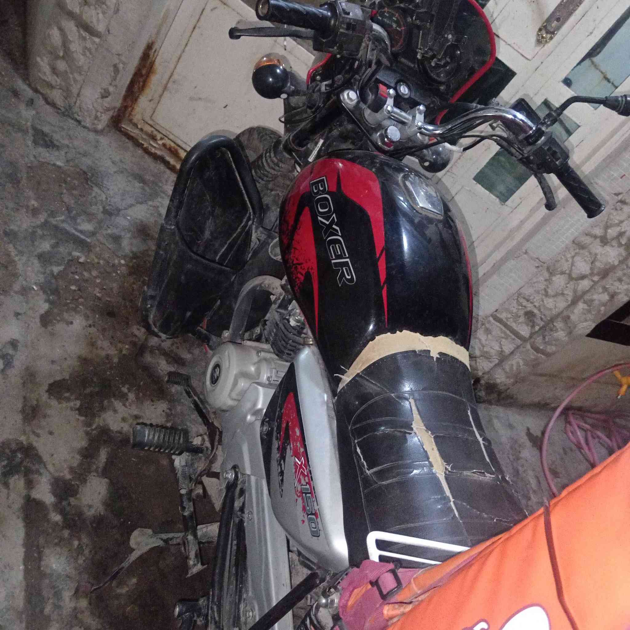 السلام عليكم بوكسر 2023 ماشيه تقريبا 30 دراجه مكفوله ونضيفه برغي مامفتوح بيها بس نقصها باتري محرك نضيف ومكفول تحويل ثاني يوم سعر مليونين ونص وبيها مجال بغداد المحموديه  ومع العلم صار شهرين مطبوكه *********** واتساب
