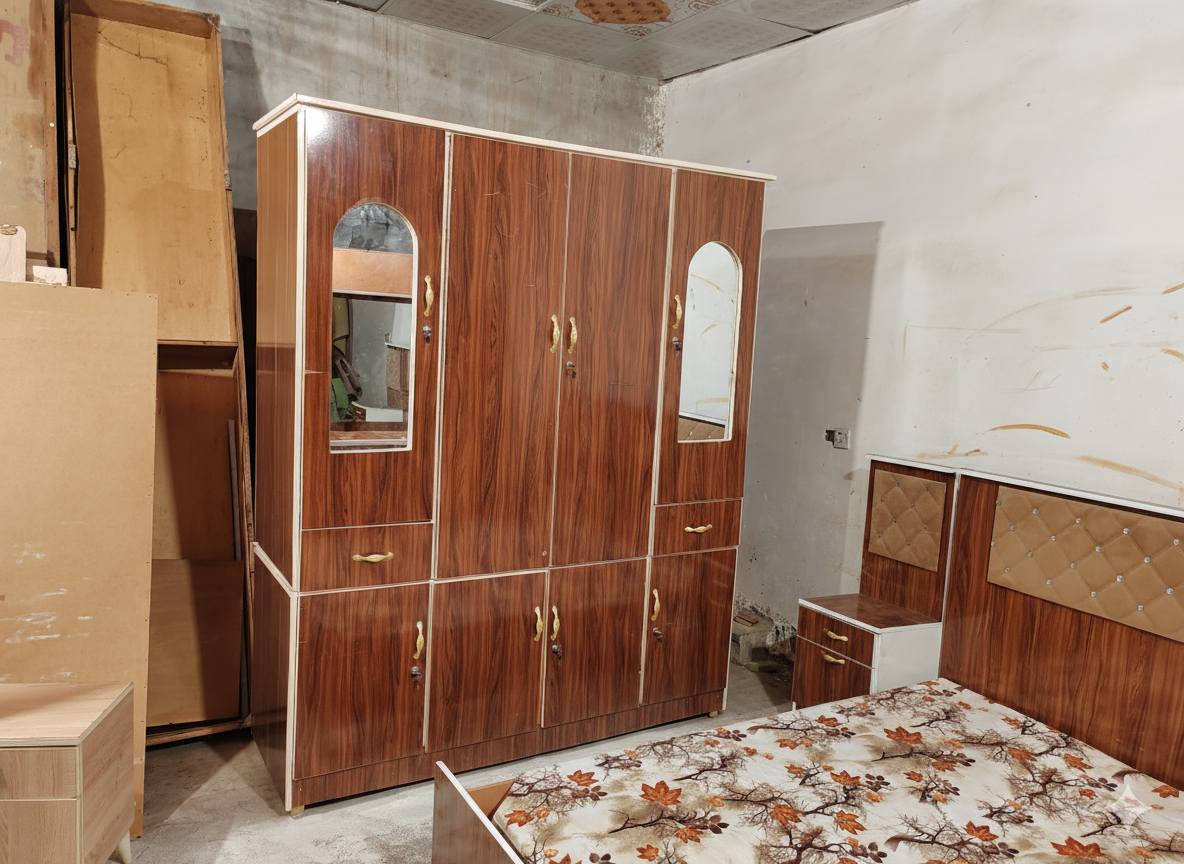 غرفة نوم تركي اربع أبواب شرط النظافه الكنتور يصير قطعتين السعر 300 ويرهم مراوس والعنده يبيع اشتري الشراي يجي خاص اويتصل برقم ***********مكاني كركوك
