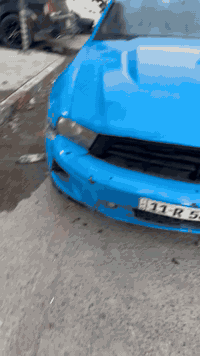 موستنك للبيع موديل 2012بسمي سياره كير ومكينه جديد حداديه تعبانه السعر65وبيه مجال مكان كراده ‭0771 485 2071‬
