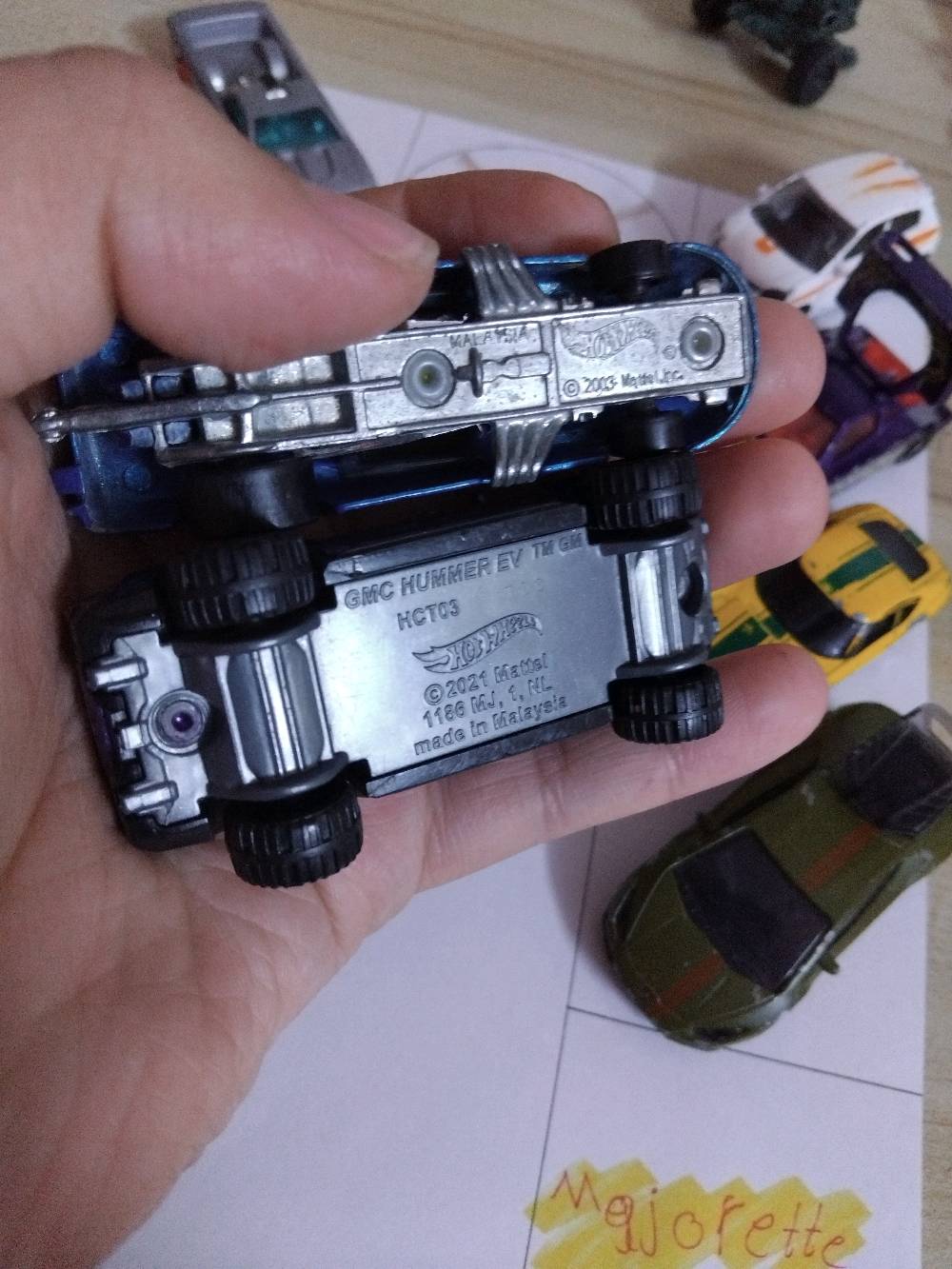 سيارات حديد هوت ويلز و ماجوريت اصليات سعر القطعه 1500 و سعرهن كلهن 18 الف وي التوصيل