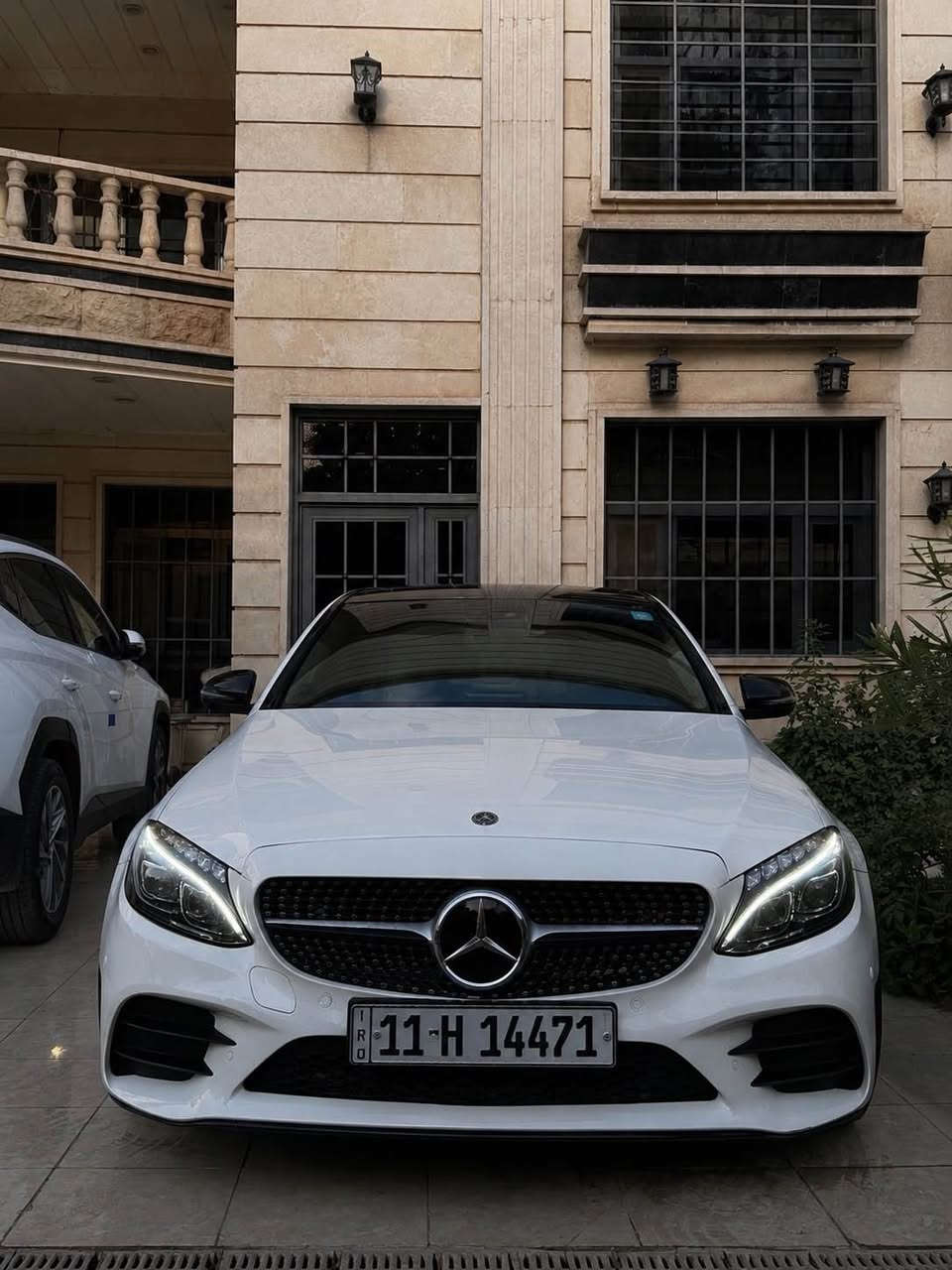 السلام عليكم
للبيع مارسدس C -Class2017
وارد امريكي كلين تايتل بدون صبغ AMG Kitبدون ايرباك
فول مواصفات بانوراما وداخل بيجي وصاج بدون اي نقص 
السعر 188وبيها مجال بسيط 
*********** بغداد, العراق
