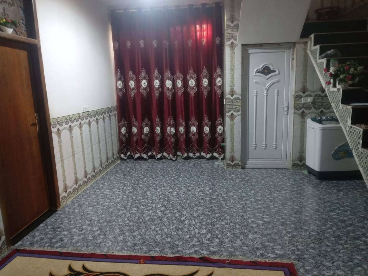 بيت حي كريم الزراعي مساحة ١٥٠م بناء بلوك يتكون من مضيف وغرفتين نوم وصالة ومطبخ وحمام وصحيات خارجيه اتصال على الرقم ***********مراجعة مكتب مسعودي موشراي لايعلق رجاء
