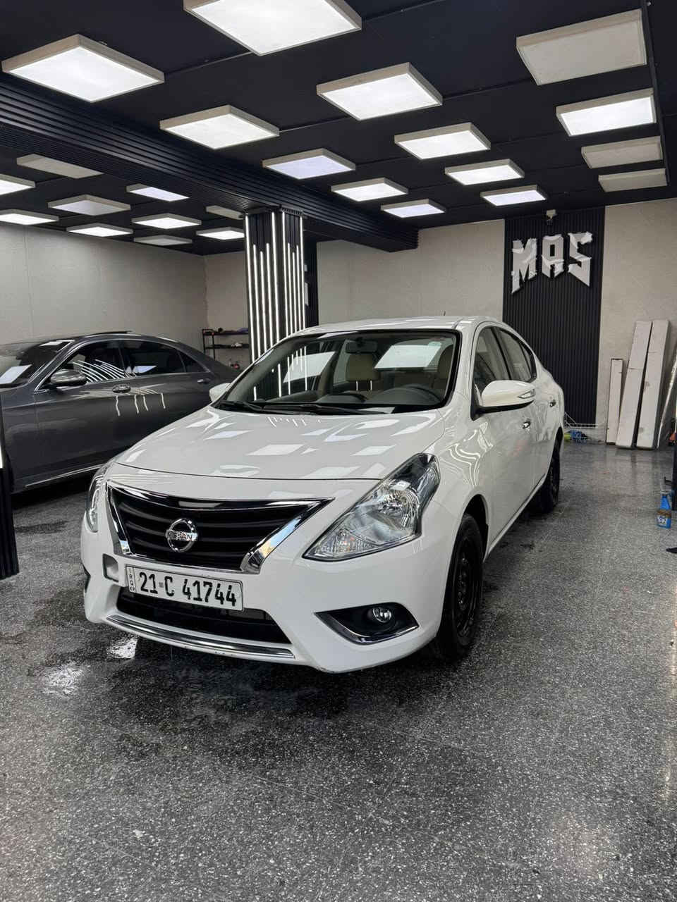 السلام عليكم
للبيع نيسان سني 
موديل 2024 
مواصفات 
شاشة 
كامرة
قطعتين تبريد 
سبايدر وبروجكتر
اربع جام كهرباء 
وباقي المواصفات معروفة 
رقم سليمانية تحويل او وكالة 
ماشيه 59 الف 
السياره مكفولة من صبغ والتبديل
 عدة شويه بارد بجاملغ الامامي واصبع باب السايق والسونار مرفق قبل سبوع مسوي 
السعر 116 ورقة وبيهة مجال بسيط 
للاستفسار *********** 
العنوان بغداد الكرادة
