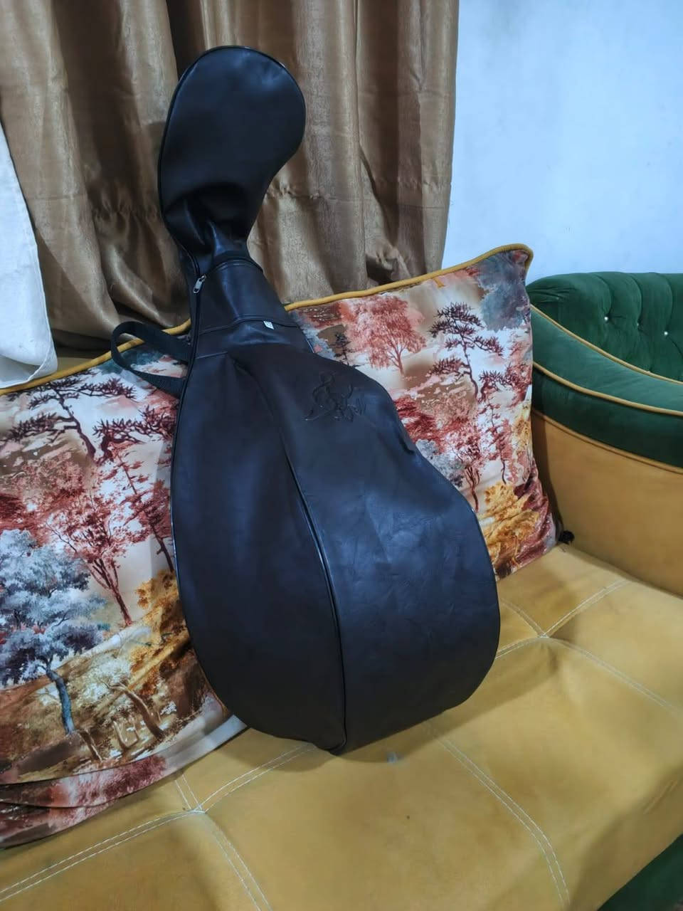 السلام عليكم عندي عود زرياب 0 عود و جنطه جلد و ريشه عزف سعر العود ٢٥٠ الف وبي مجال بسيط مكاني البصره العود جديد ما مستخدم اشتريته ما صارلي اسبوع اشتريته وضميته ما استخدمته 

سبب البيع محتاج افلوس ومستعجل

للستفسار الرقم *********** 
ما يشتري لا يراسل بدون احراجات
