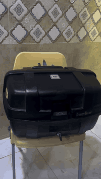 ‏السلام عليكم جنطه سلفر جديده جيب وگعد السعر ٧٠ للاستفسار ع الرقم***********
