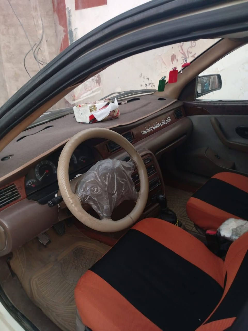 السلام عليكم سمند موديل2011 سيارة جاهزة من مكينة گير تبريد تدفئة حدادية رقم نجف السنوية لل2031 سيارة كفالة عامة عدا جاملغ الامامي صوب السايق صبغ أثر شخوط  السعر 33 ورقة وبيها مجال بسيط وهذا رقمي *********** (شرط مداور ثاني يوم)
