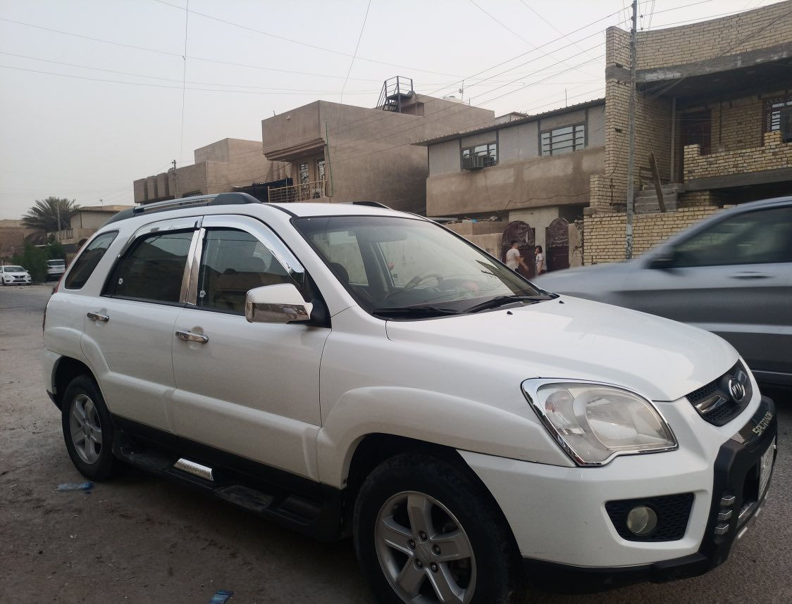 السلام عليكم ورحمة الله للبيع سبورتج موديل 2010 رقم بغداد خليجي سنويه باسمي تحويل مباشر كير ومحرك جيد حداديه وتايرات جيد كهربائيّات كلهه شغاله شاشه ايباد مابيهه صبغ فقط تبديل بنيد بدون ظرر سياره جاهزه سعر 123 للستفسار ***********
