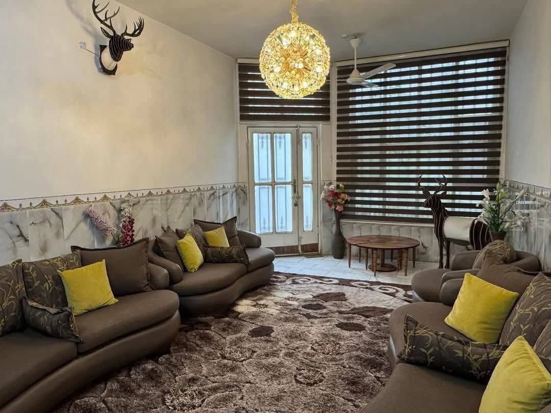 ⭕️دار للبيع في حي الجمعية خلف مطعم فوانيس 

⭕️المساحة ١٦٩م طابو صرف الواجهة ٧ ونص 

⭕️الطابق الارضي يحتوي على صالة وهول ومطبخ وغرفة نوم ومجمع صحيات 

⭕️الطابق الثاني يحتوي على غرفتين نوم ومجمع صحيات 

⭕️لطلب سعر  مراسله الصفحة او الاتصال على الارقام

🔹*نستقبل جميع عروضكم السكنية 🏠 والتجارية 🏡 بكافة مناطق الحلة 
……………………………..
للمزيد من المعلومات

مراجعة مكتب بابل الكائن في شارع ٦٠ مقابيل حلويات ريف دمشق او كراج ناجي كماش سابقاً او الاتصال ☎️ 

***********ابو احمدالاسدي  
***********احمد الاسدي
***********امير الاسدي
