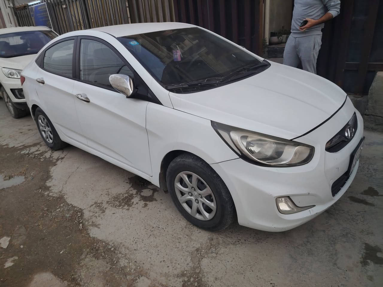 اكسنت موديل ١٤ مكينه ١٦٠٠ باسمنا ماشيه ١٣٠ الف كيلو  خليجي مكانها دوره بيها قطعتين صبغ رقم انكليزي
***********
