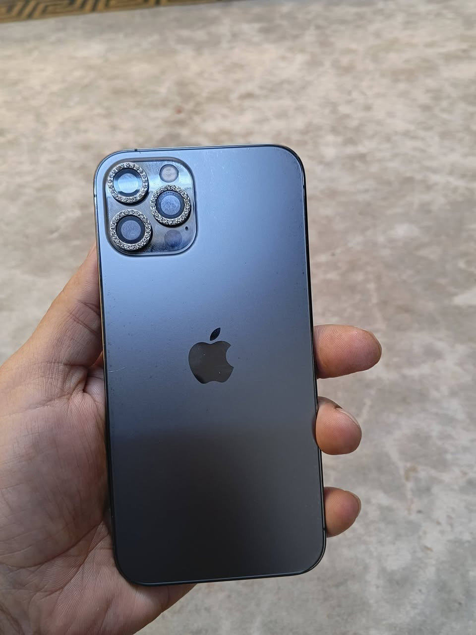 للبيع – iPhone 12 Pro 
الموبايل نظيف ومرتب
🔧 مبدل شاشة أصلية
🔋 مبدل بطارية
✅ كلشي شغال 100% بدون أي مشاكل
السعر: 240 الف
الموقع: بغداد – جكوك
📞 ***********
