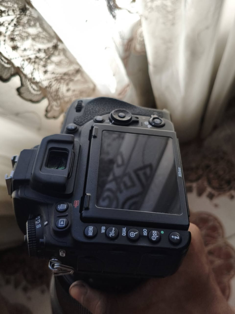 نيكون D750
مع عدسه 85 Art فتحه 1.4 
العدسه نضيفه عدا طخات بيها من الخارج
السعر خاص متواجد وتساب  ***********
