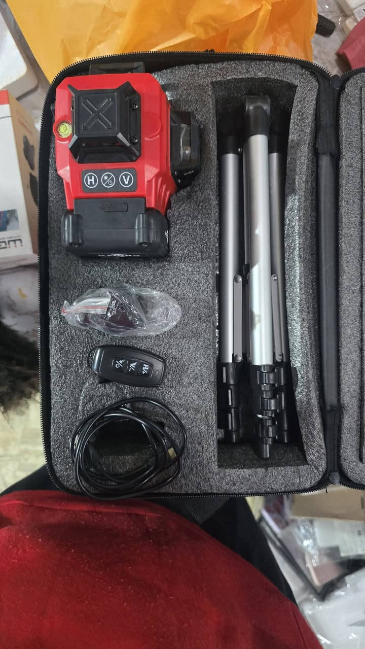 ليزر يستخدمه المهندسين وأهل البناء والديكورات وغيرهم حتى يرسمون خطوط مستقيمه ودقيقه جدا ب 
45 واتساب ***********
