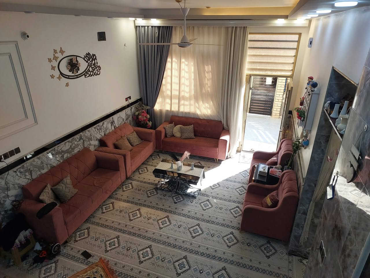 دار للبيع  مساحة  ميه وخمسين طابقين اربع غرف نوم  وستقبال سبعه متر وصاله ثمانيه متر ٣حمامات بعلوت الفحل نزلت صوره المام العباس سعر ٨٥وبي مجال رقم ***********
