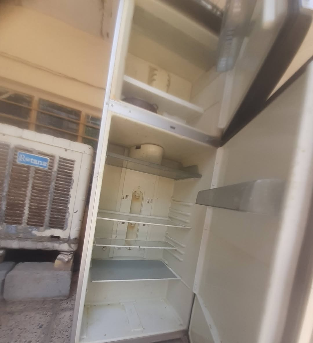 ثلاجه للبيع أريدها اب 100
واي خياس مابيهه واي اشكال مابيهه وعل فحص عنواني بل تحرير بشارع أربعين 
***********
