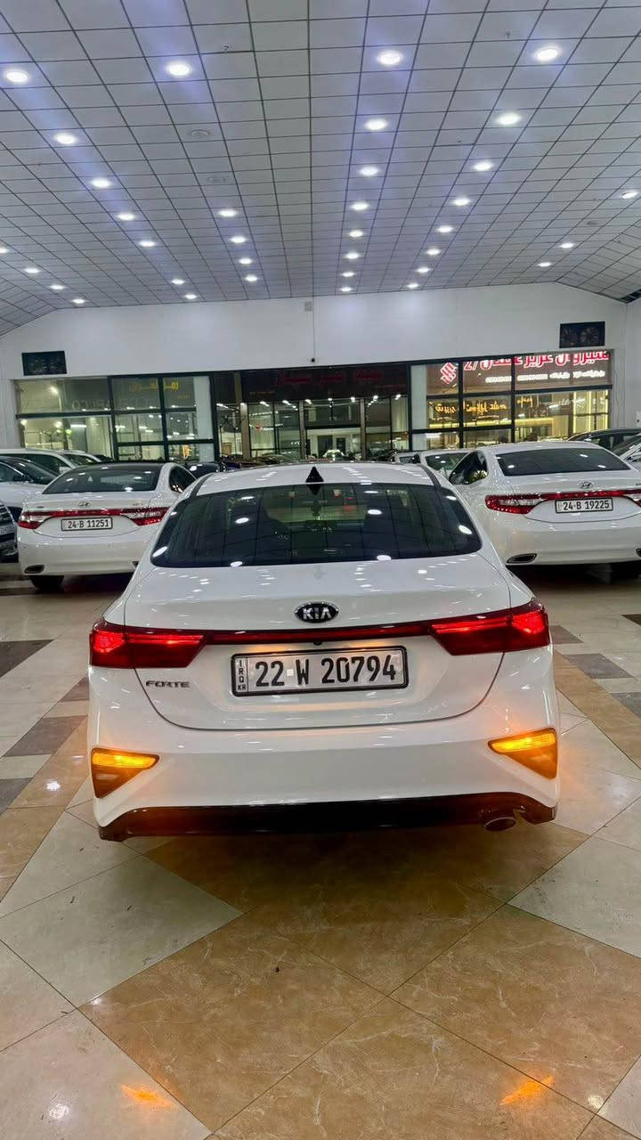 السلام عليكم كيا فورتي موديل 2020 وارد امريكي مواصفات XEنص فول محرك 2000 دوش  تخم تاير صدر كله جديد كامره رادار بي ويل كب حادس جا ملغ و باب بدون أرباك بدون دواخل شرط سيارة بسمي تعويل وكالة شرط ماشية 60 mile السيارة 100/100 جديدة رقم شانسي 3KPF24AD7LE227744 مكان السيارة أربيل داخل معارض واتساأب موجودة 
ء*********** كورك Singapore
