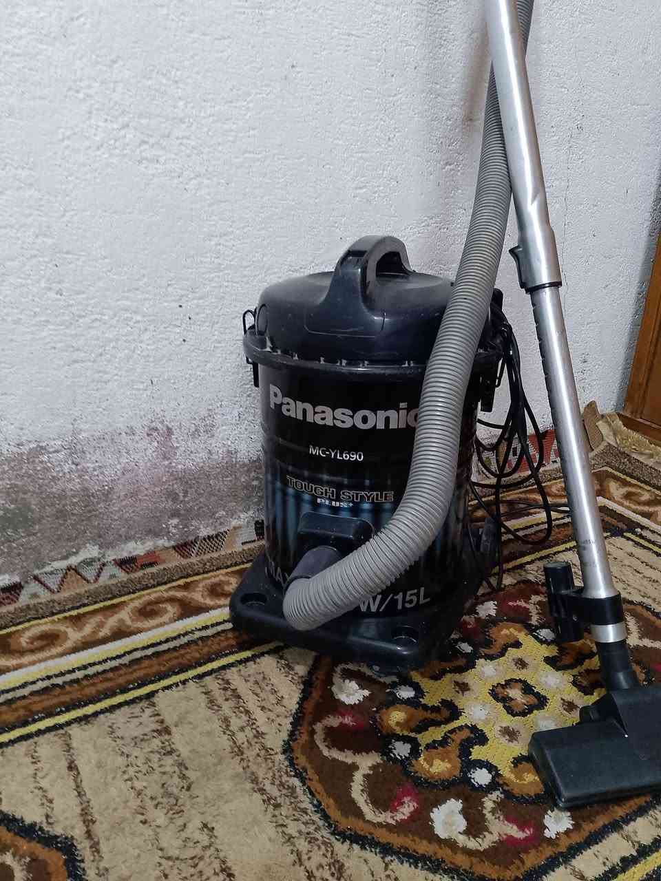 مكنسه كهربائيه بنيسونك اليابانيه الاصليه سحبهه كلش قوي ونضيفه سعر ٤٠ الزبير ***********
