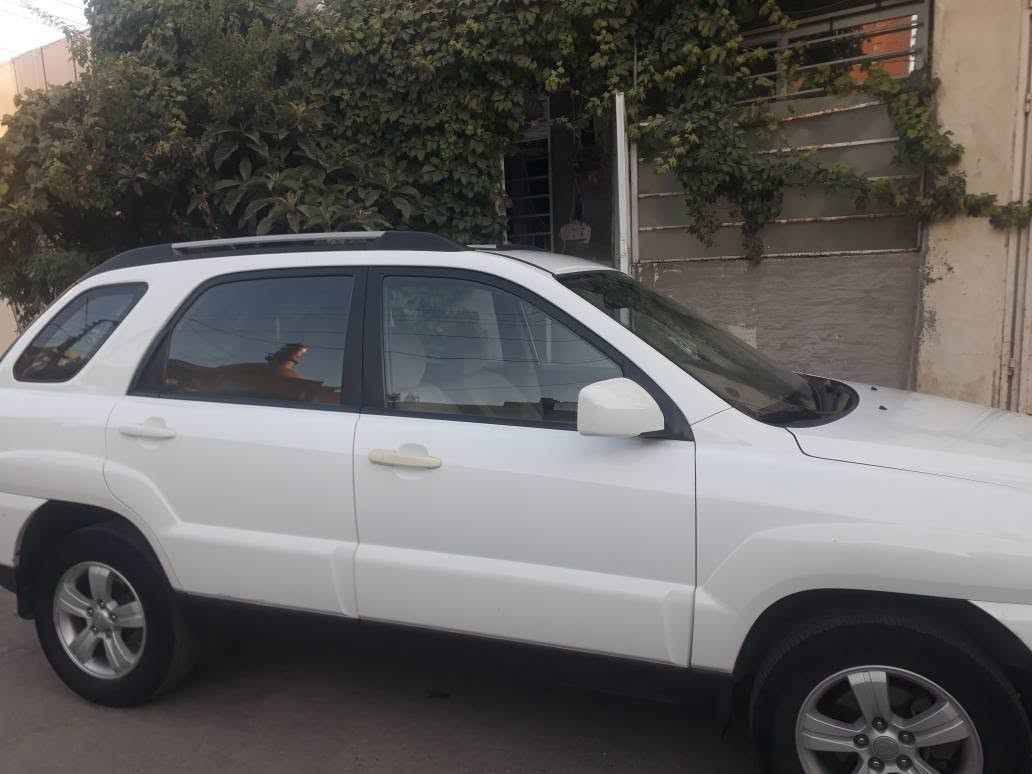 ‏KIA Sportage 2010
فول مواسەفات ( سڵایت ، ABS ،دەبڵ گێڕ تۆماتیک و عادی ،جام کارەبا، ناو زەردی شەریکە 
بێ بۆیاخ بێ سارد.  گێڕ و مەکینە بە شەرت
سنويه تازه يه به ناوي خومانةويه
***********
ز.م [hidden information]📞 السليمانية, العراق
